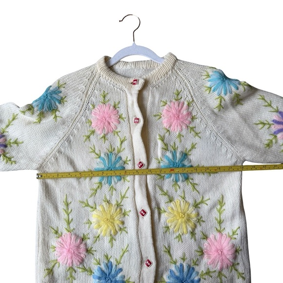 Vintage Hand-Knit Floral Embroidered Cardigan Sweater Cream Multicolor Size S/M - Picture 5 of 11